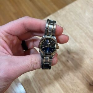 SEIKO WOMEN'S ESSENTIALS  DIAL DATE 7N83-0011  WATCH  Excellent blue silver gold